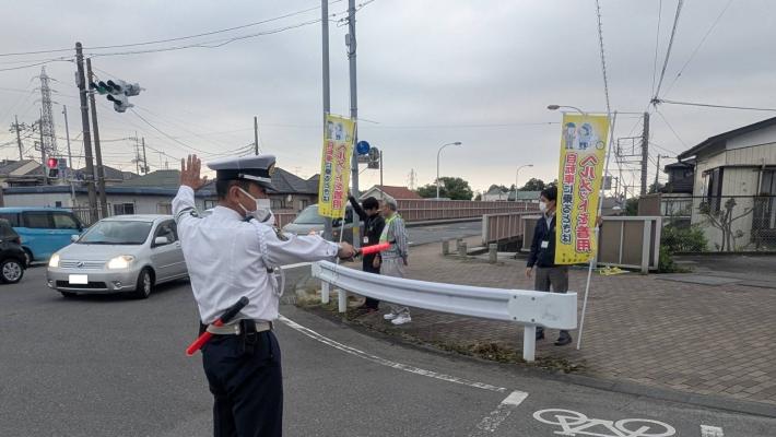  白山7丁目交差点での街頭キャンペーンの様子