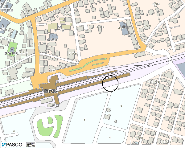 藤代南口駐輪場。藤代駅南口を左に出た線路沿い。