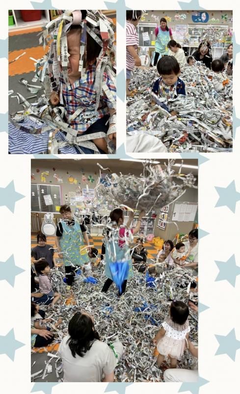 子どもが新聞紙にうもっている写真