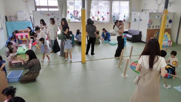 屋台を楽しんでいる写真