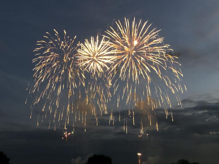 夜空に打ちあがる花火