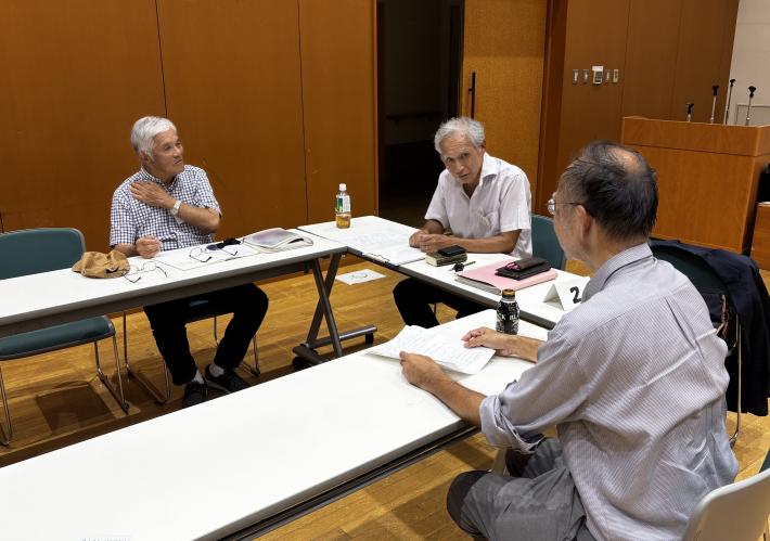 取手チャットスクエアに参加し英語で会話を楽しむ人たち