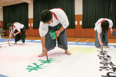 作品制作中の部員の様子