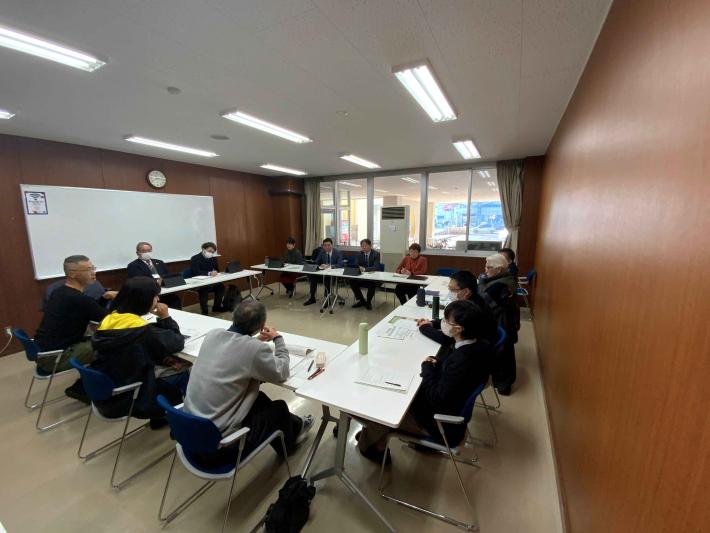 藤代公民館で市民と議員が意見交換している様子