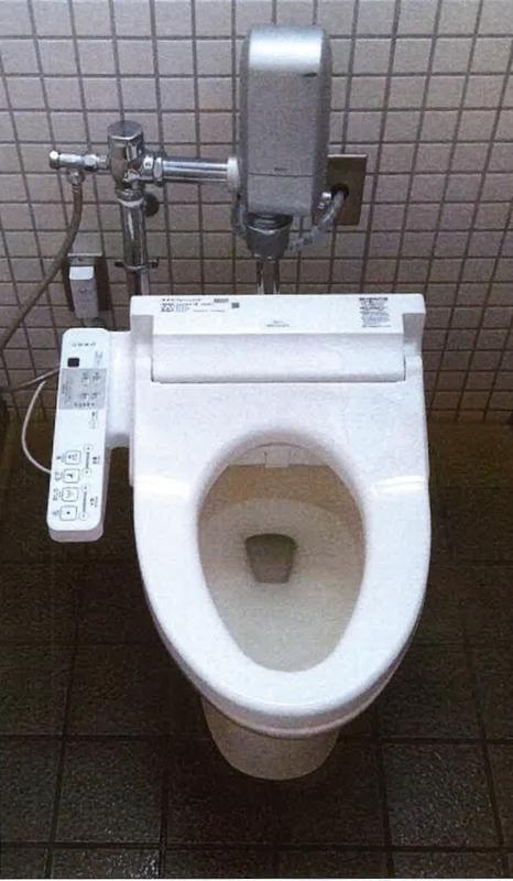 ナカノ管材藤代駅南口公衆トイレを新しく温水便座にした写真です。