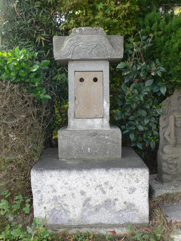 東照大権現を祭る石祠