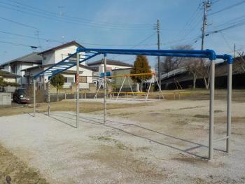 新取手自治会前公園雲梯