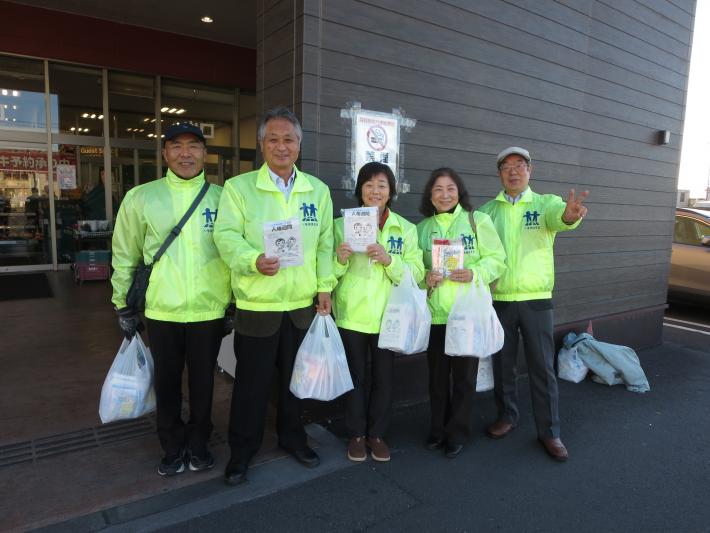 市内スーパーにて人権啓発を行います