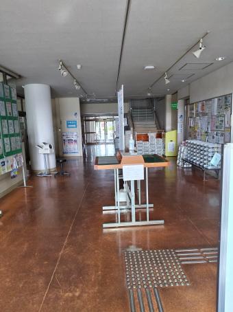 建物正面から入ったところ
