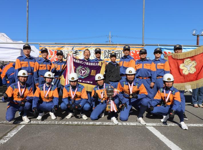 ポンプ車の部で優勝した3分団の集合写真