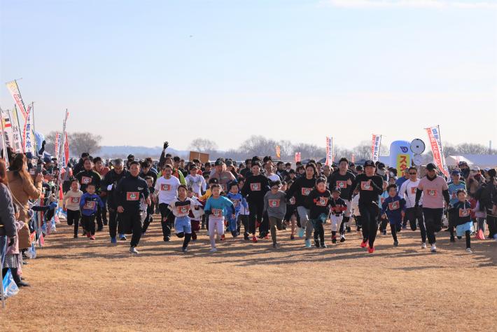 約100組の親子が走り出しました