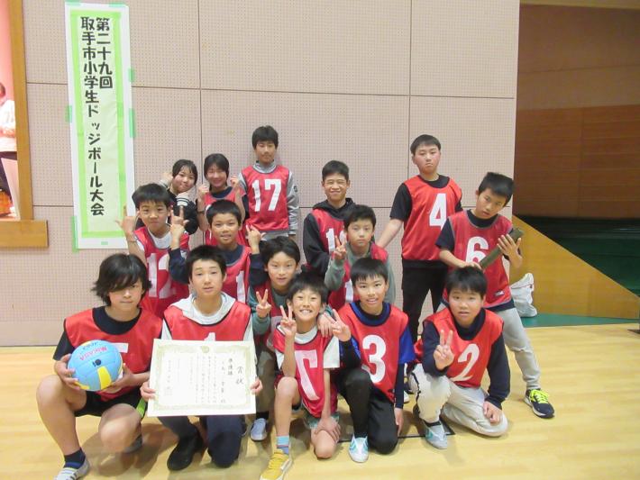 準優勝したとねっこ学童の子どもたちの集合写真