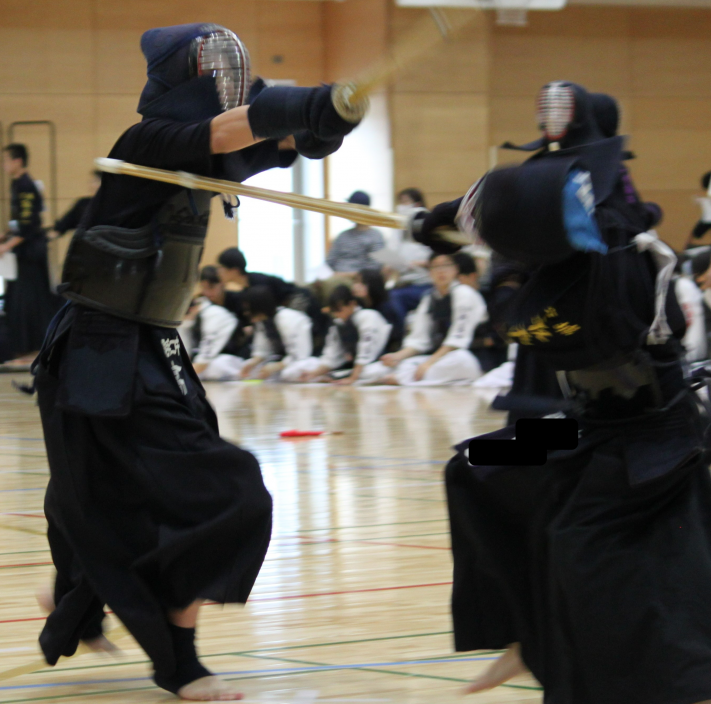 剣道の試合です。取手二中の大将が面を打ちました。